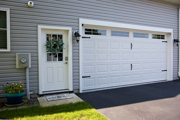 24/7 Emergency Garage Door Panel Replacement experts in Hearne, TX